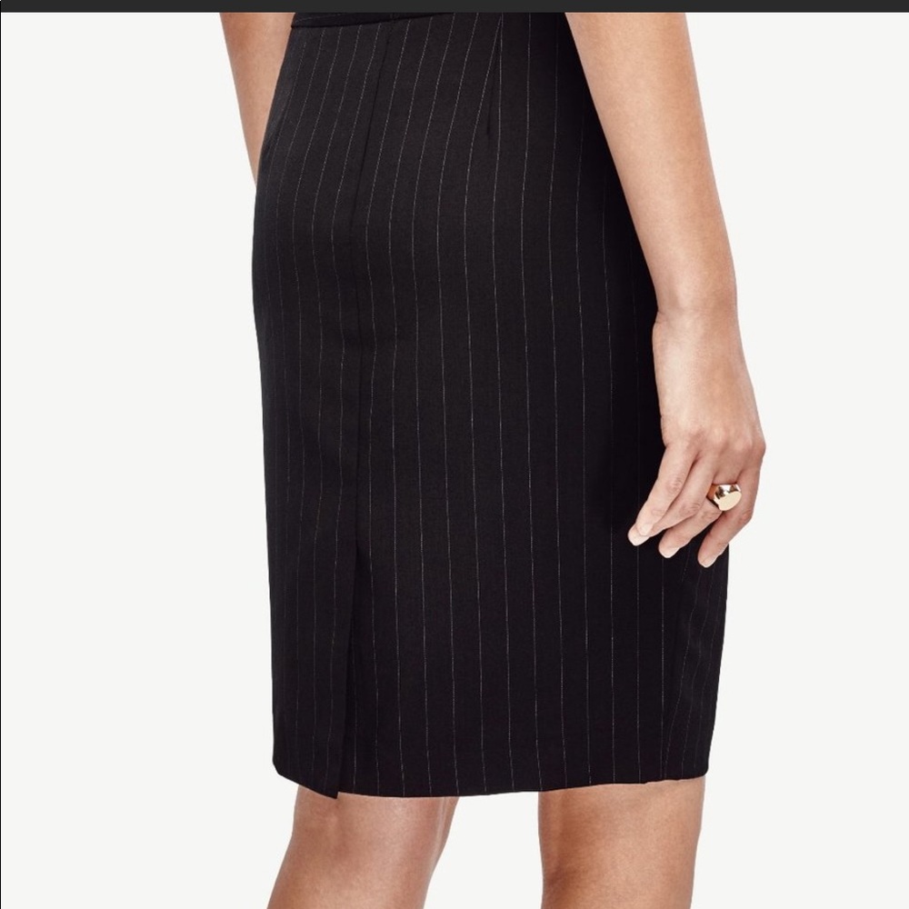 👗2 for $20👗Express Black white work skirt Sz 00